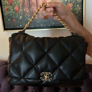 Beautiful quilted 100% leather handbag.